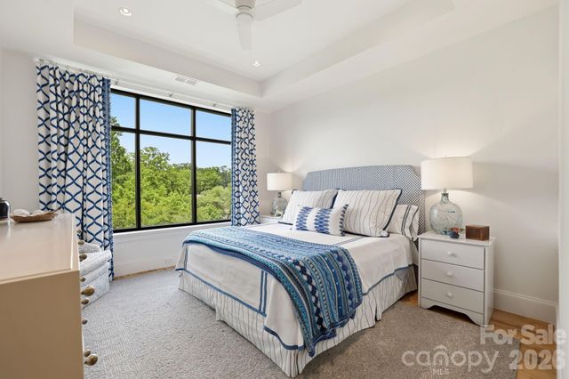 130 Cherokee Road 406, Charlotte, NC 28207