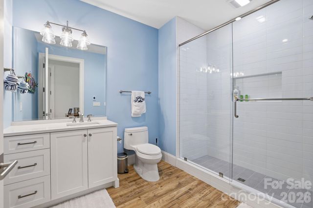 130 Cherokee Road 406, Charlotte, NC 28207