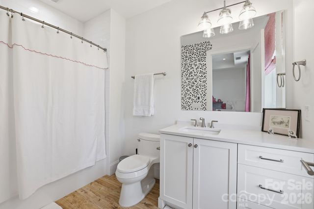 130 Cherokee Road 406, Charlotte, NC 28207