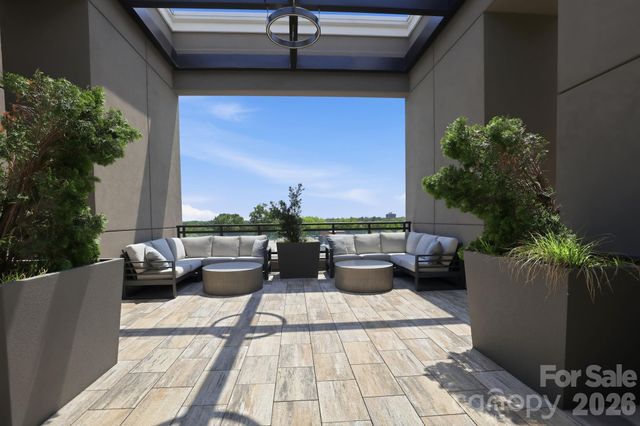 130 Cherokee Road 406, Charlotte, NC 28207
