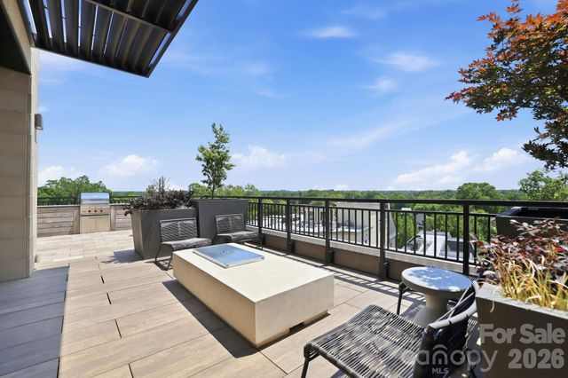 130 Cherokee Road 406, Charlotte, NC 28207