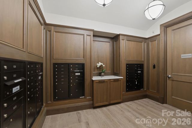 130 Cherokee Road 406, Charlotte, NC 28207
