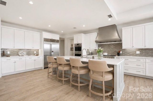 130 Cherokee Road 406, Charlotte, NC 28207