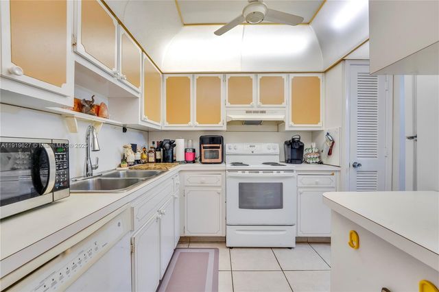 8901 NW 38th Dr 106, Coral Springs, FL 33065