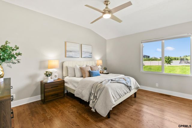 16860 Camden Avenue, Omaha, NE 68116