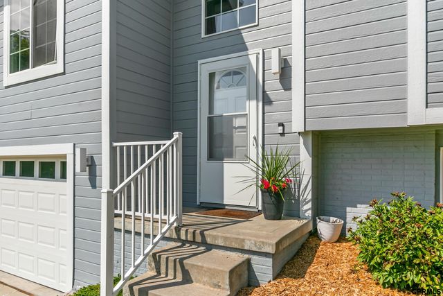 16860 Camden Avenue, Omaha, NE 68116