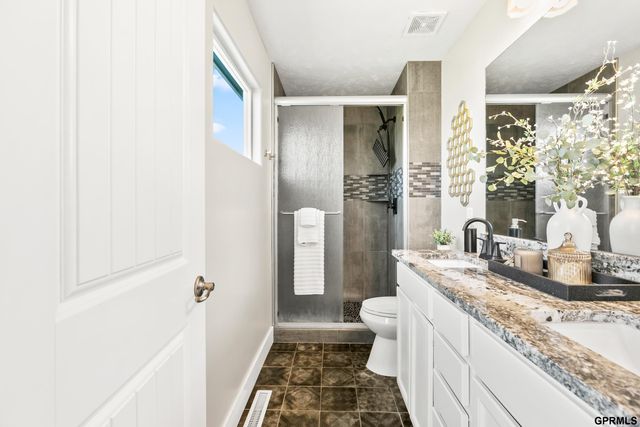 16860 Camden Avenue, Omaha, NE 68116