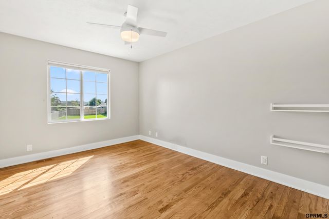 16860 Camden Avenue, Omaha, NE 68116