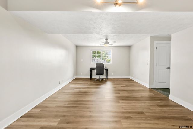 16860 Camden Avenue, Omaha, NE 68116