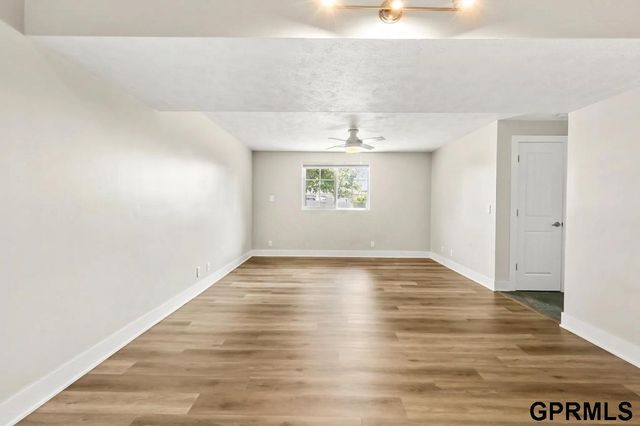 16860 Camden Avenue, Omaha, NE 68116