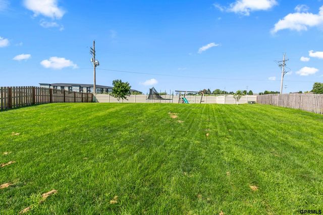 16860 Camden Avenue, Omaha, NE 68116
