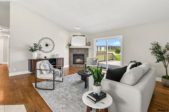16860 Camden Avenue, Omaha, NE 68116