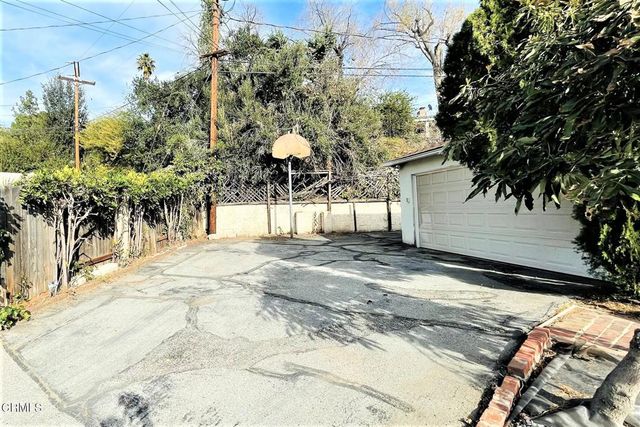 337 Knight Way, La Canada Flintridge, CA 91011