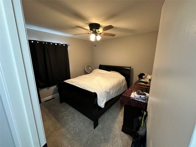 2024 N 4th Avenue E, Newton, IA 50208