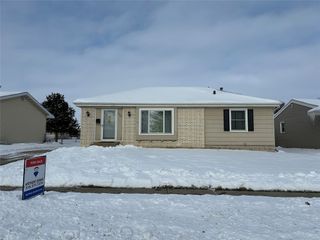 2024 N 4th Avenue E, Newton, IA 50208