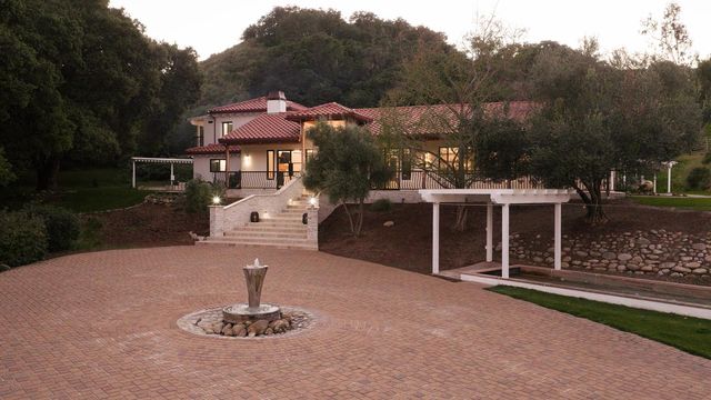 372 Corral De Tierra Road, Salinas, CA 93908
