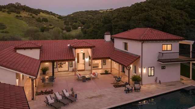 372 Corral De Tierra Road, Salinas, CA 93908