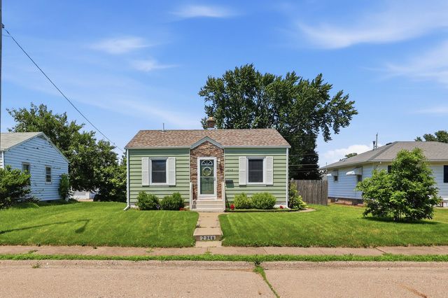 2348 W High Street, Davenport, IA 52804