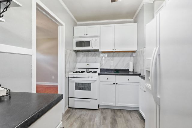 2348 W High Street, Davenport, IA 52804