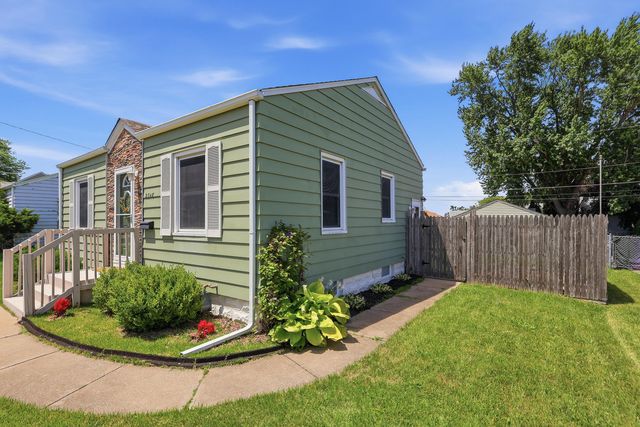 2348 W High Street, Davenport, IA 52804
