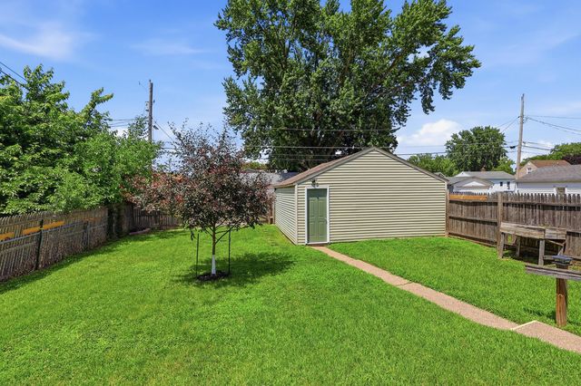 2348 W High Street, Davenport, IA 52804