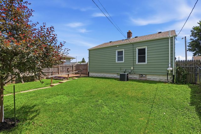 2348 W High Street, Davenport, IA 52804