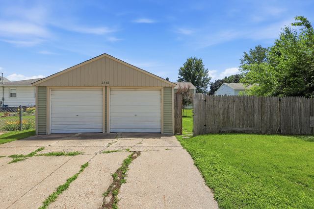 2348 W High Street, Davenport, IA 52804