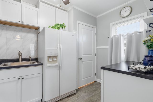 2348 W High Street, Davenport, IA 52804