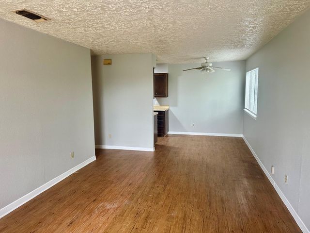 1103 Hillyer ST A, San Marcos, TX 78666