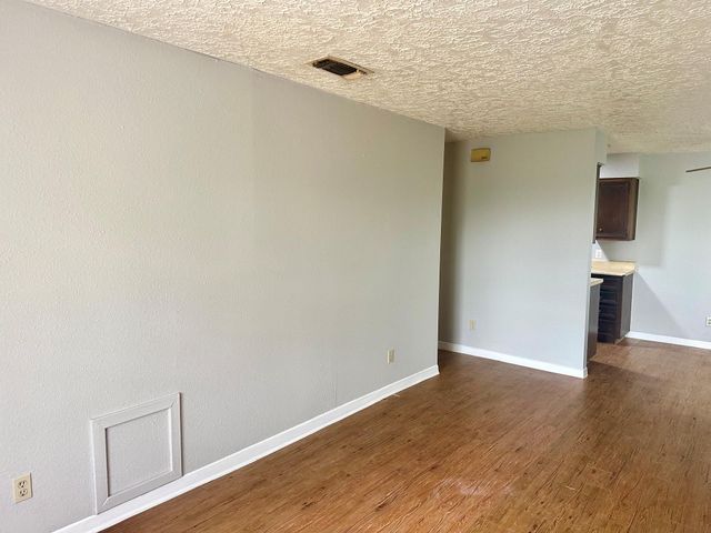 1103 Hillyer ST A, San Marcos, TX 78666
