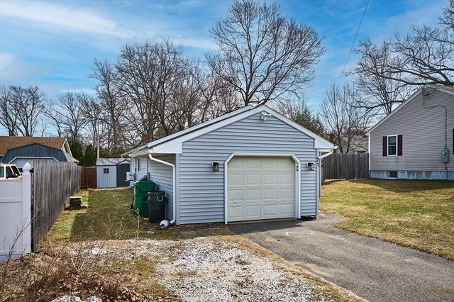 71 Ann St, Chicopee, MA 01020