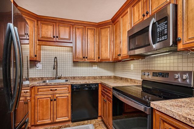 71 Ann St, Chicopee, MA 01020