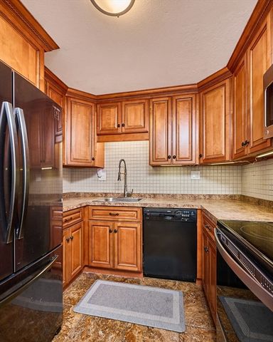 71 Ann St, Chicopee, MA 01020