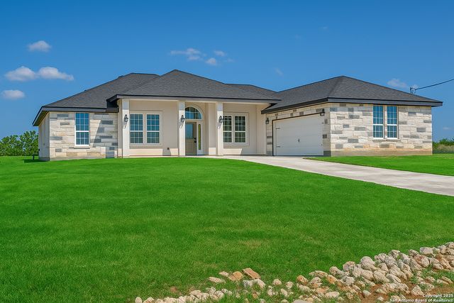 171 Hidden Ranch, Floresville, TX 78114