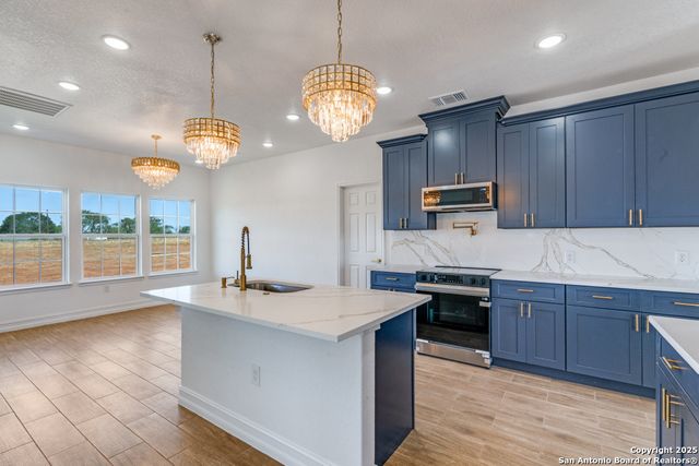 171 Hidden Ranch, Floresville, TX 78114