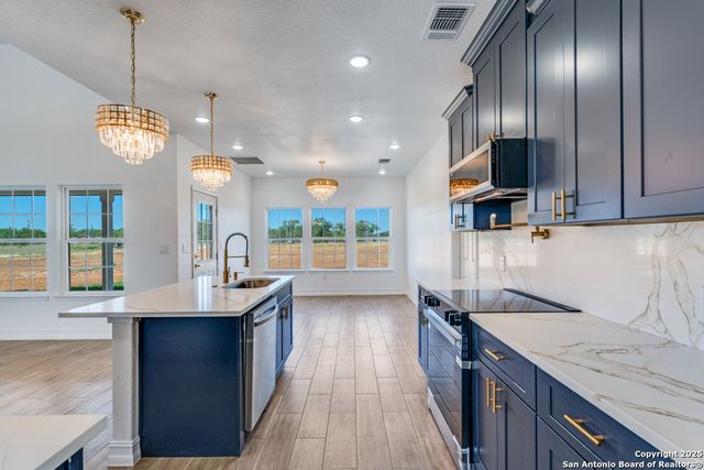 171 Hidden Ranch, Floresville, TX 78114