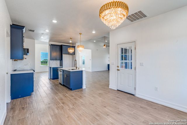 171 Hidden Ranch, Floresville, TX 78114