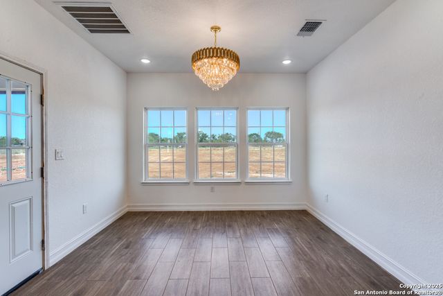 171 Hidden Ranch, Floresville, TX 78114