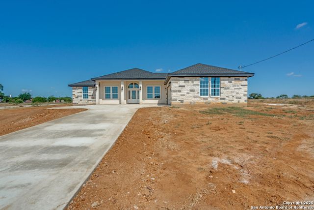 171 Hidden Ranch, Floresville, TX 78114