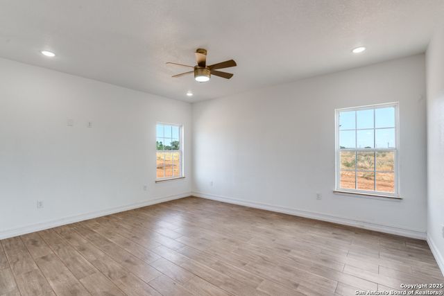171 Hidden Ranch, Floresville, TX 78114