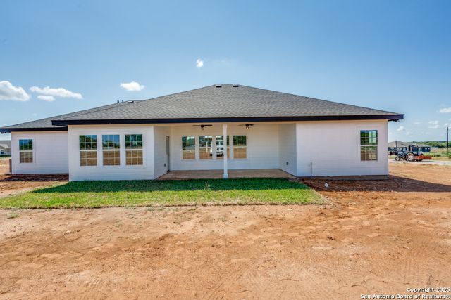 171 Hidden Ranch, Floresville, TX 78114