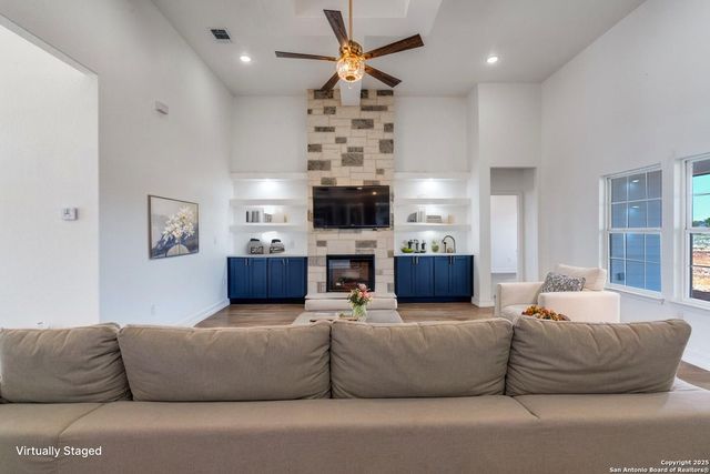 171 Hidden Ranch, Floresville, TX 78114