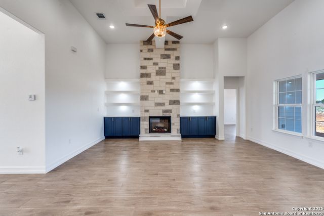171 Hidden Ranch, Floresville, TX 78114