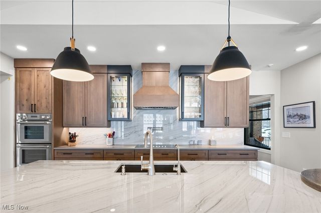 17788 Edgewater Drive, Lakewood, OH 44107