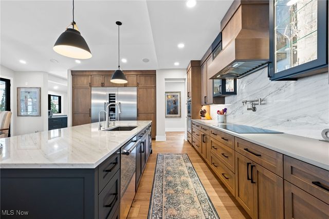 17788 Edgewater Drive, Lakewood, OH 44107