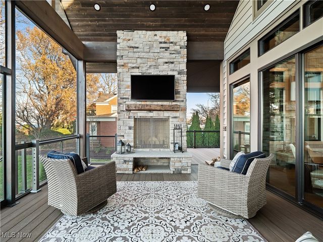 17788 Edgewater Drive, Lakewood, OH 44107