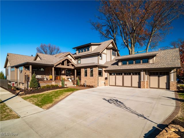 17788 Edgewater Drive, Lakewood, OH 44107