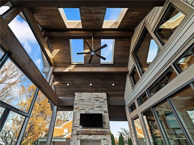 17788 Edgewater Drive, Lakewood, OH 44107