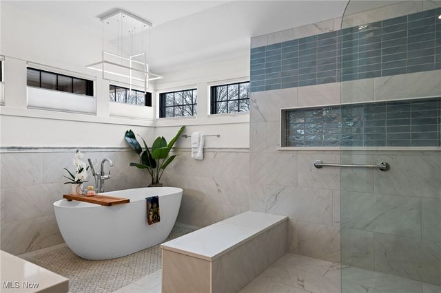 17788 Edgewater Drive, Lakewood, OH 44107