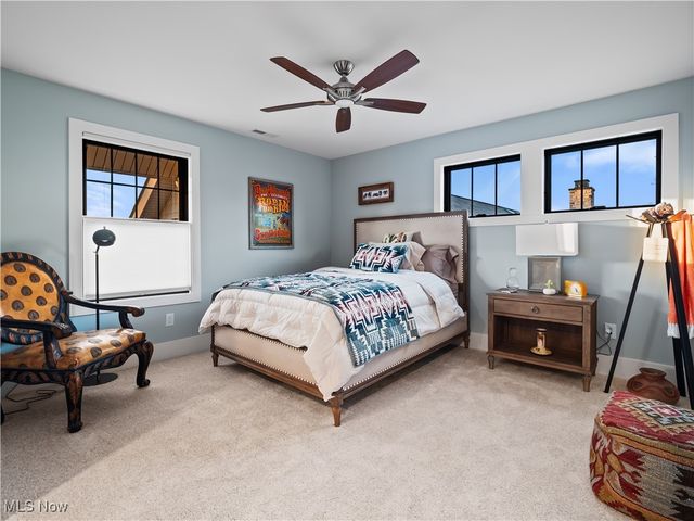 17788 Edgewater Drive, Lakewood, OH 44107